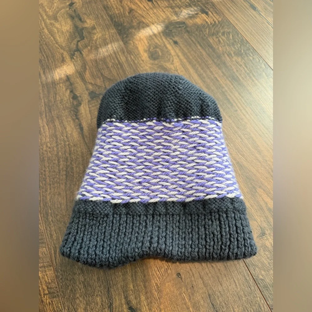 Vintage Australian Woolshed Hand Knit Pure Wool Pom Pom Hat